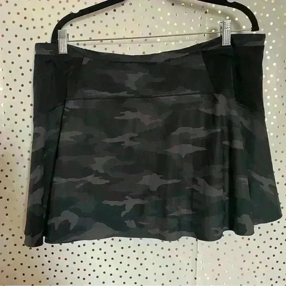 Athleta Match Point Skort Camo - Picture 8 of 8